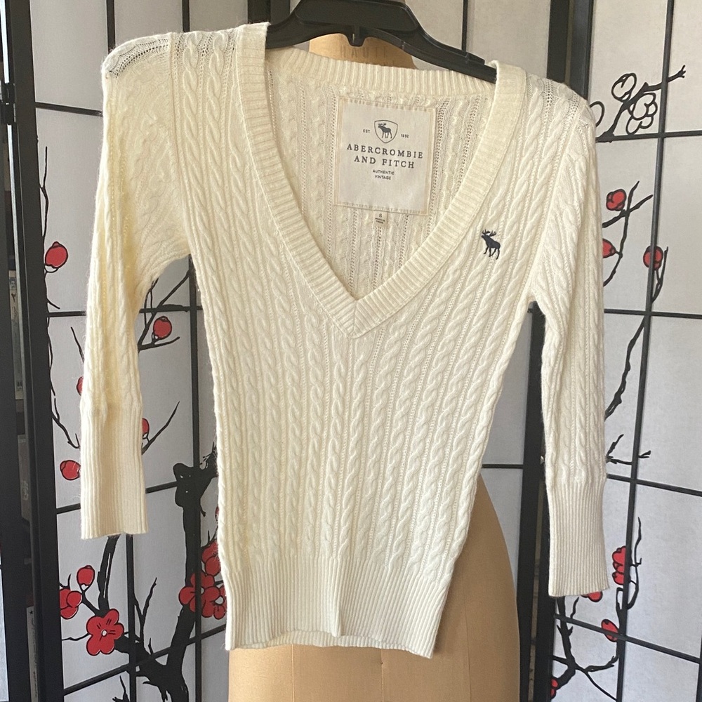 Abercrombie & Fitch Women's V-Neck Cream Sweater